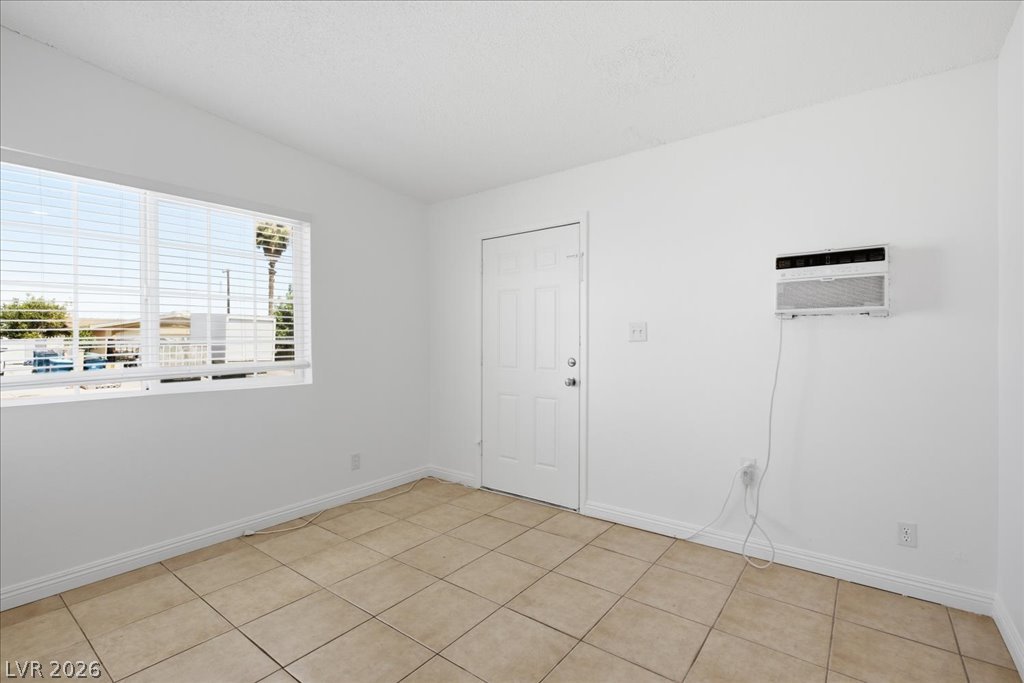 5333 Longridge Avenue Property Photo 27