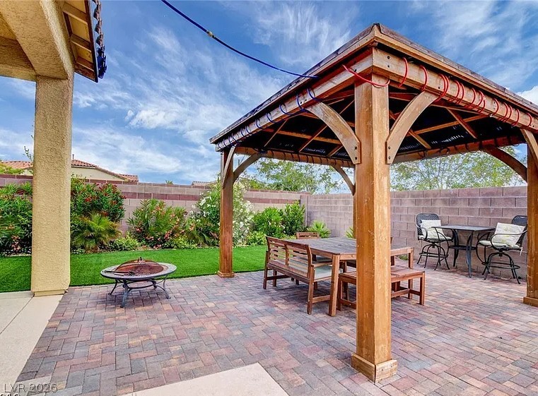 9405 Artesian Oak Court Property Photo 2