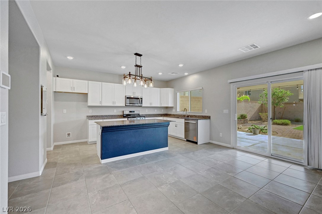 7845 Stone Forest Street Property Photo 13