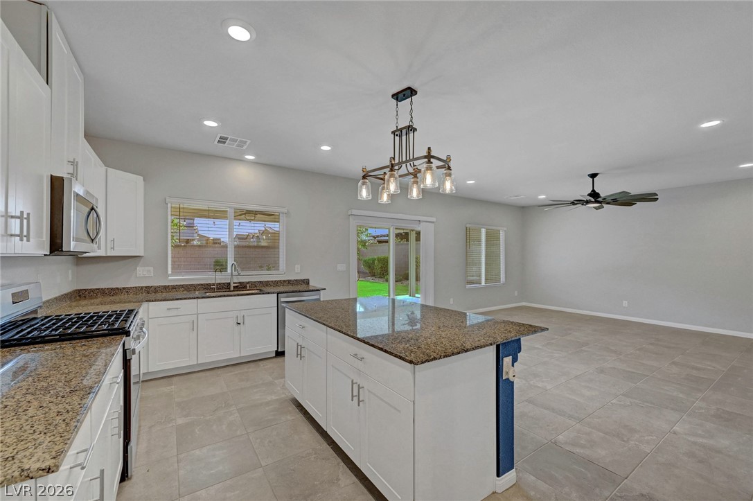 7845 Stone Forest Street Property Photo 15