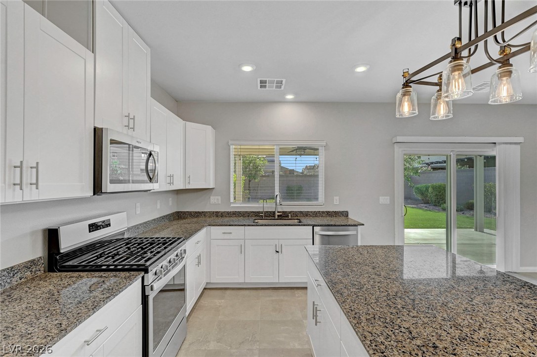 7845 Stone Forest Street Property Photo 16