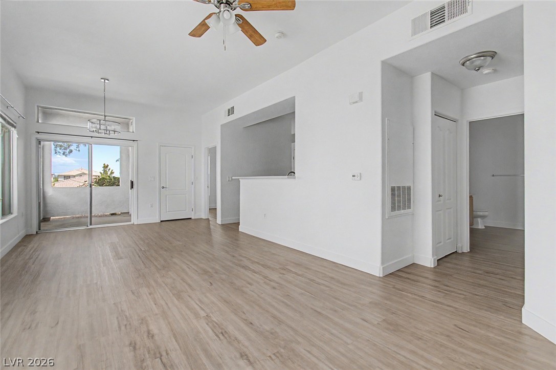 2305 West Horizon Ridge Parkway 3813 Property Photo 4