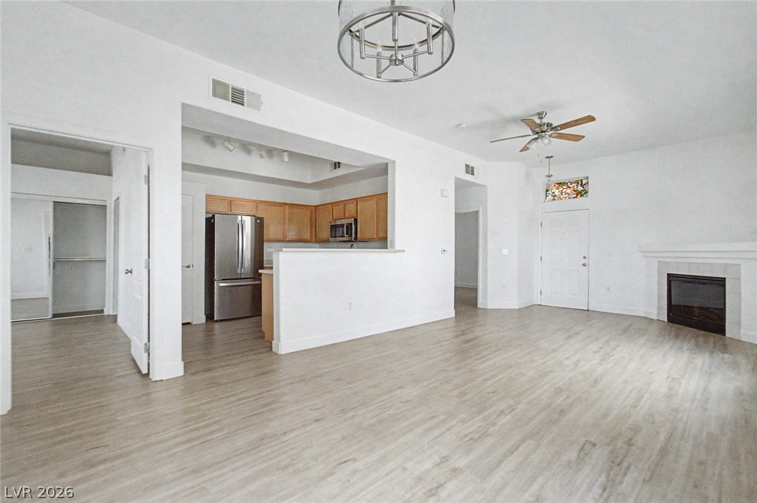 2305 West Horizon Ridge Parkway 3813 Property Photo 6