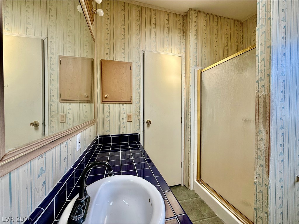 6821 Surrey Lane Property Photo 12