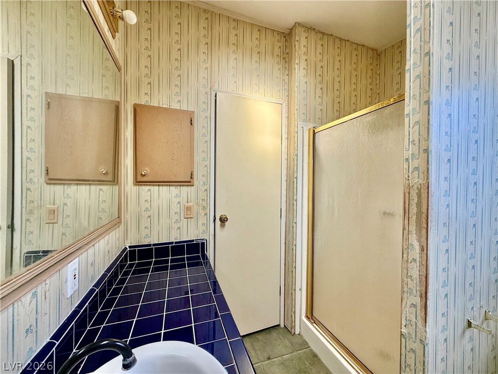 6821 Surrey Lane Property Photo 13