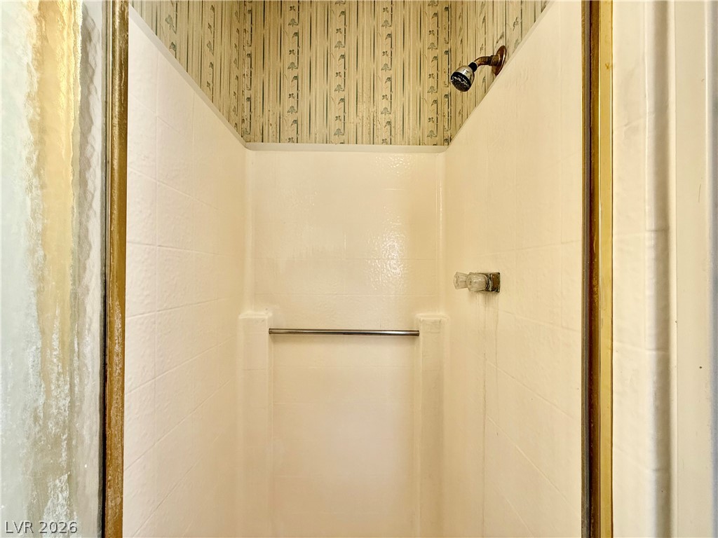 6821 Surrey Lane Property Photo 14
