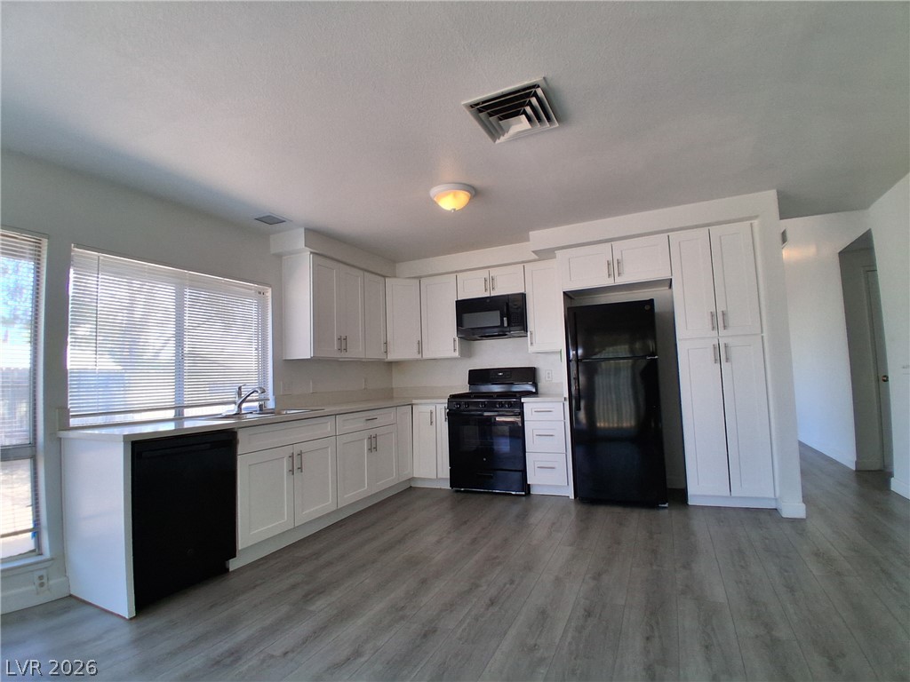 2348 Florence Avenue Property Photo 5