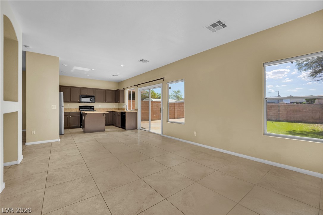 5823 Golden Wing Street Property Photo 12