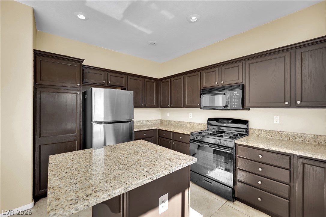 5823 Golden Wing Street Property Photo 13