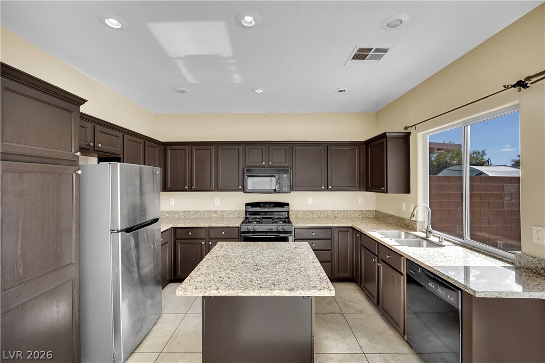 5823 Golden Wing Street Property Photo 15