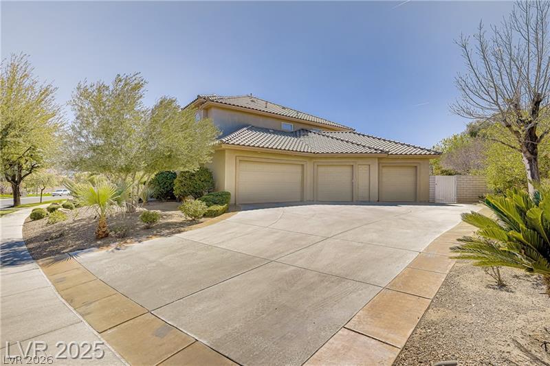 165 Inveraray Court Property Photo 6