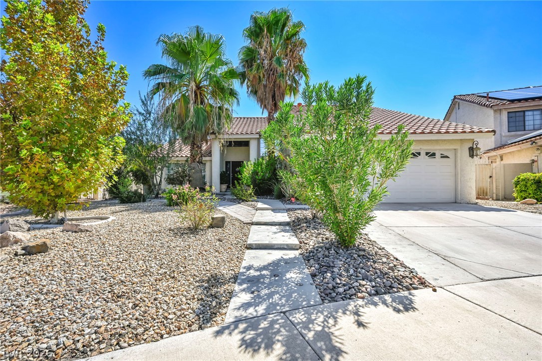 390 Rushing Creek Court Property Photo 3