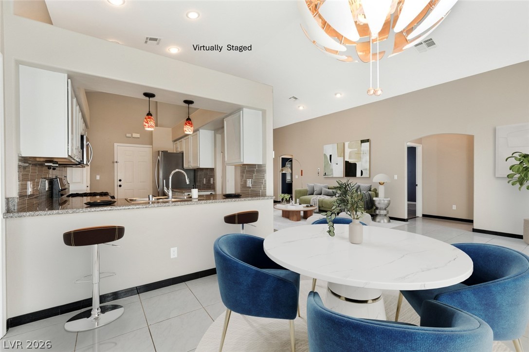 5049 Forest Oaks Drive Property Photo 1
