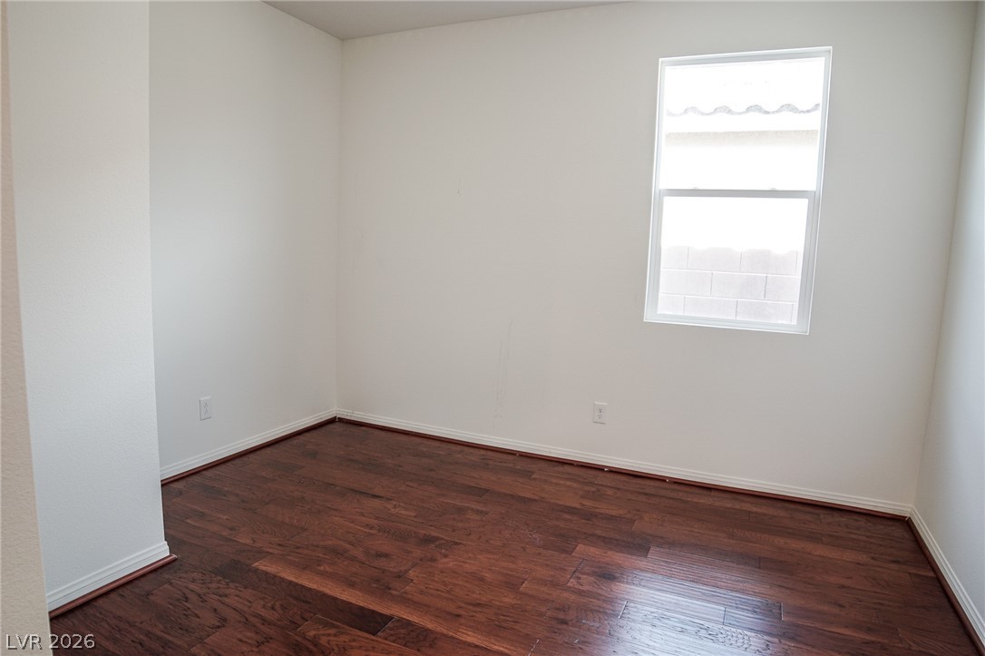 1818 Vibrant Barn Avenue Property Photo 12
