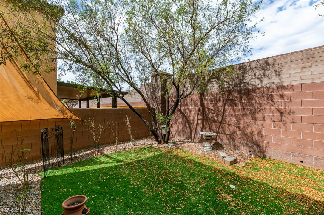 7745 Donner Peak Street Property Photo 26
