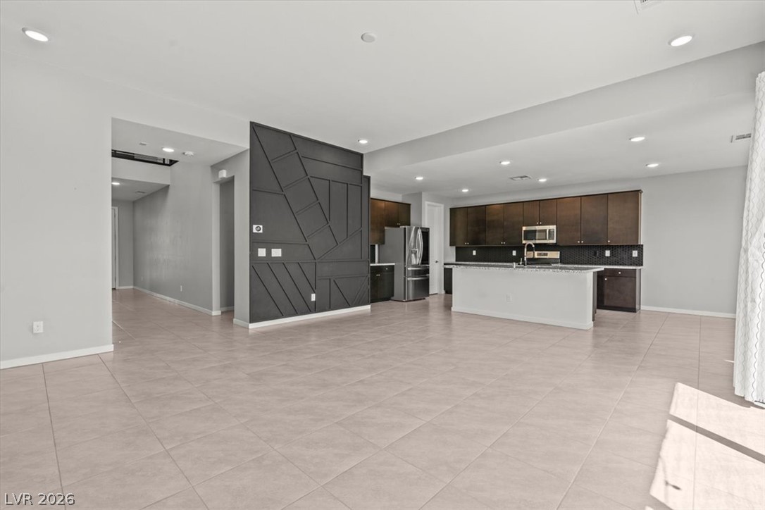 8370 Charleston Peak Street Property Photo 6