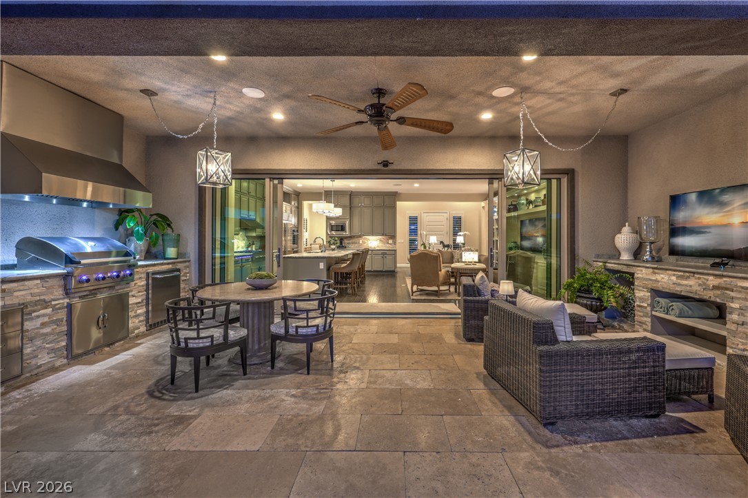 6842 Regency Crest Avenue Property Photo 4