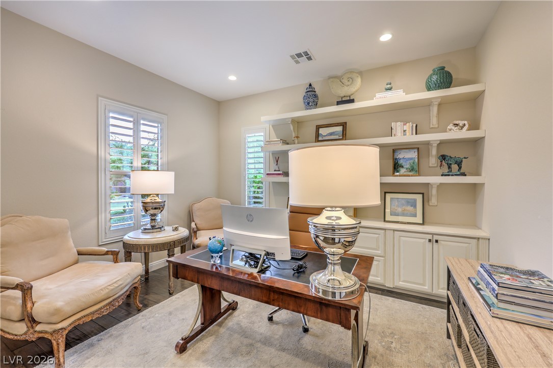 6842 Regency Crest Avenue Property Photo 12