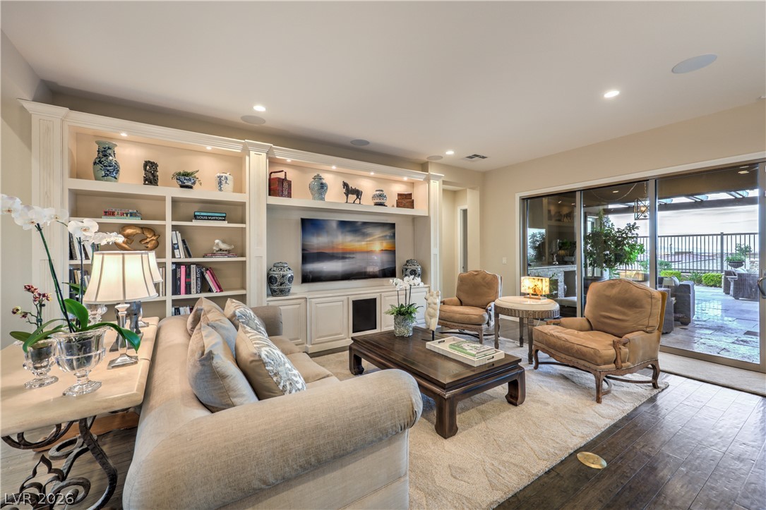 6842 Regency Crest Avenue Property Photo 14