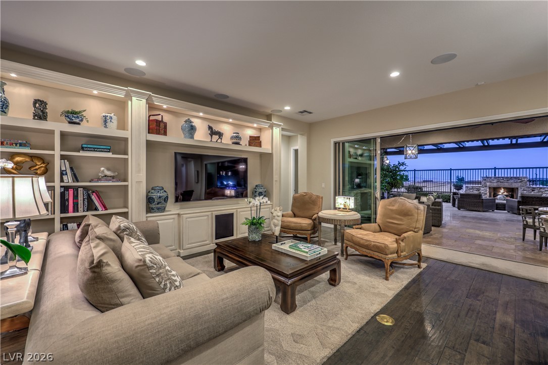 6842 Regency Crest Avenue Property Photo 15