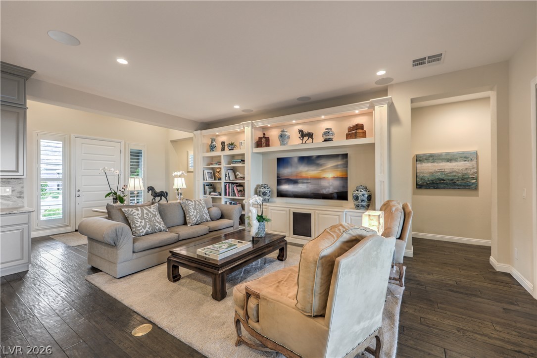 6842 Regency Crest Avenue Property Photo 17