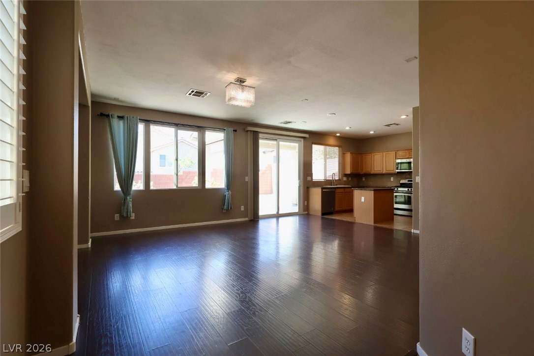 10643 Tray Mountain Avenue Property Photo 3