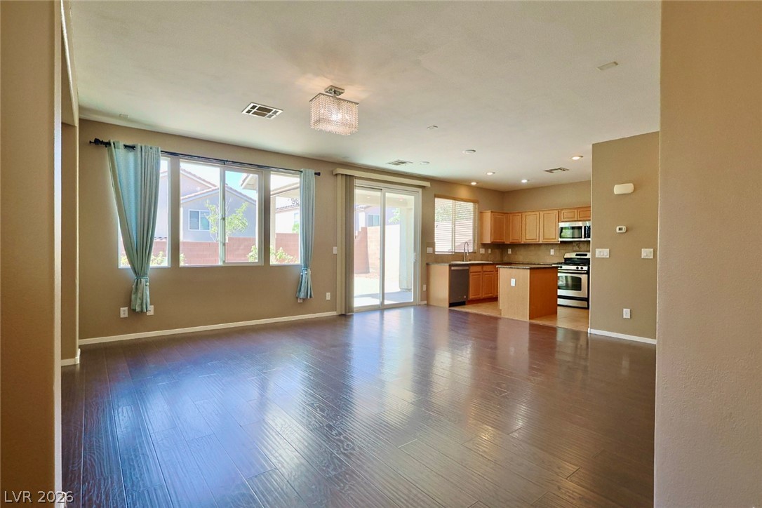 10643 Tray Mountain Avenue Property Photo 4