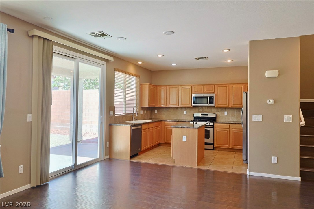 10643 Tray Mountain Avenue Property Photo 6