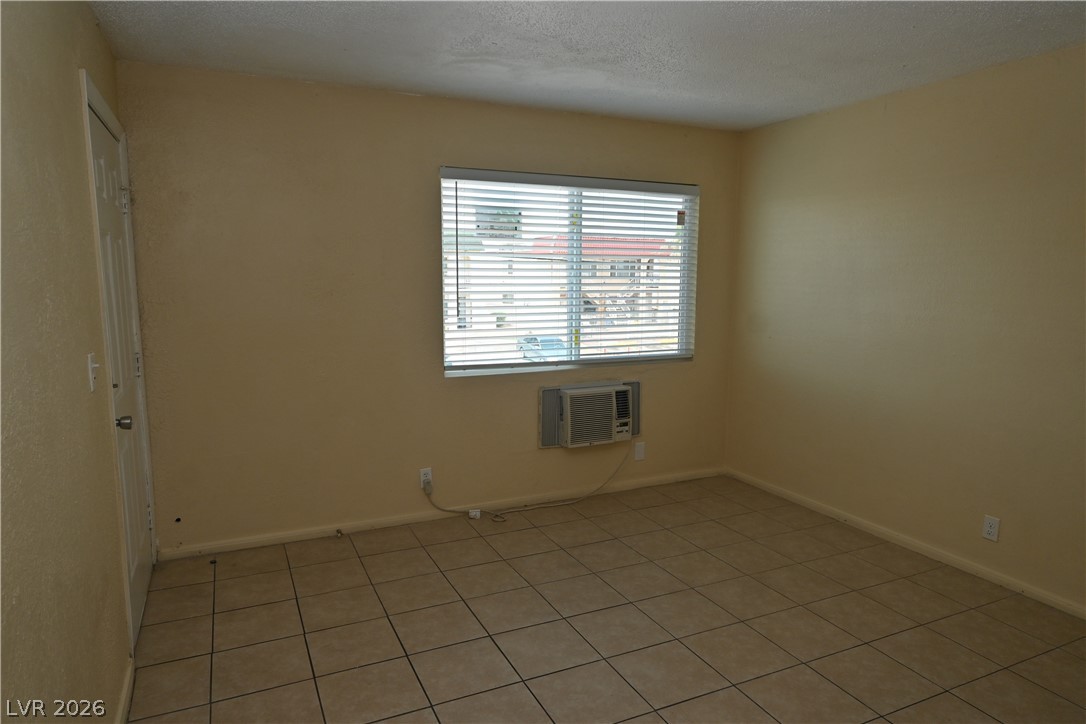 3021 East Carey Avenue 4 Property Photo 3
