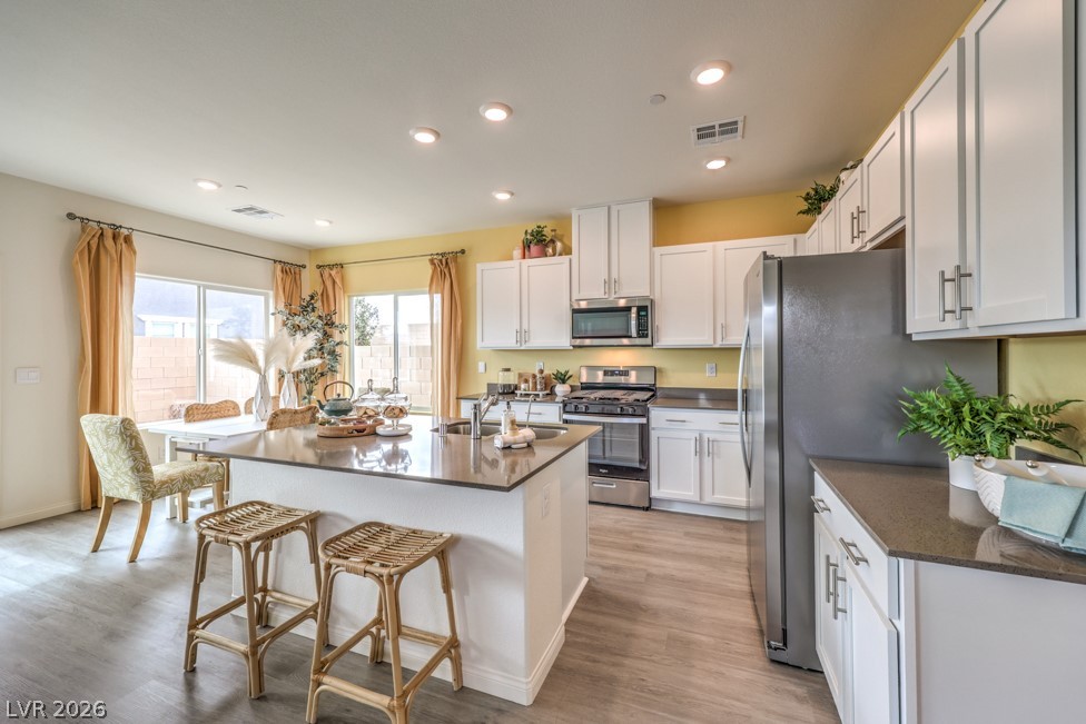 1090 Saffron Toucan Lane Property Photo 8