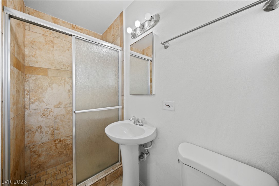 1001 Silver Lake Drive Property Photo 3