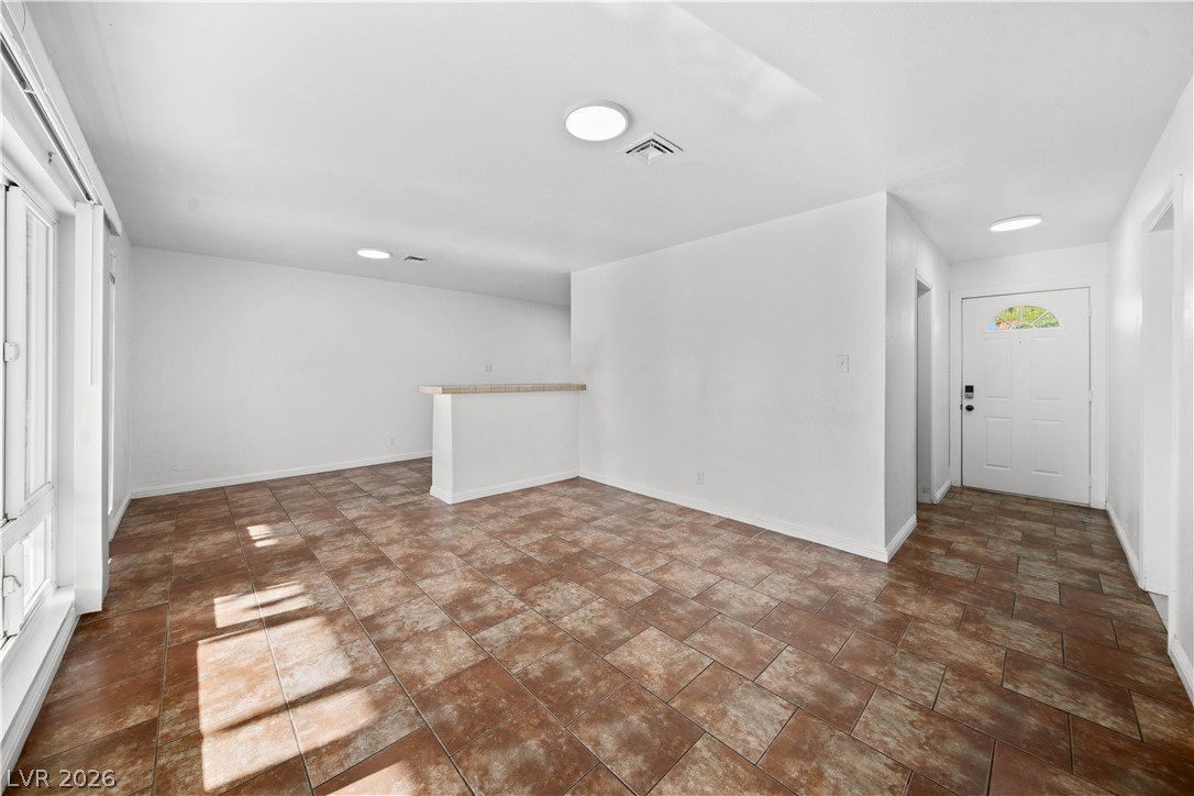 1001 Silver Lake Drive Property Photo 8