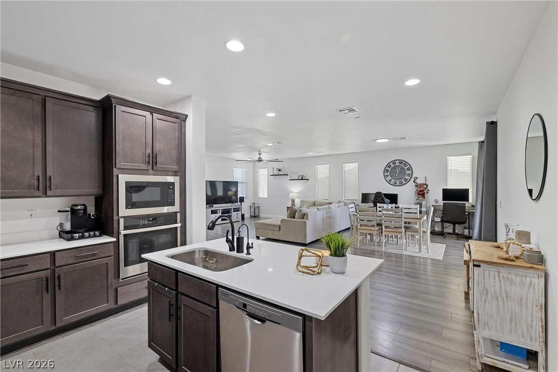 976 East Sunset Road Property Photo 18