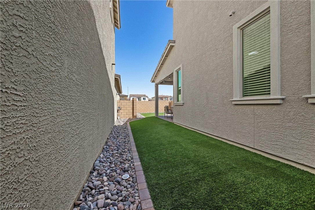 976 East Sunset Road Property Photo 23