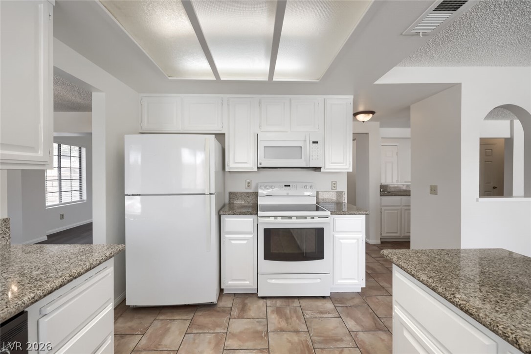 9000 Feather River Court Property Photo 7