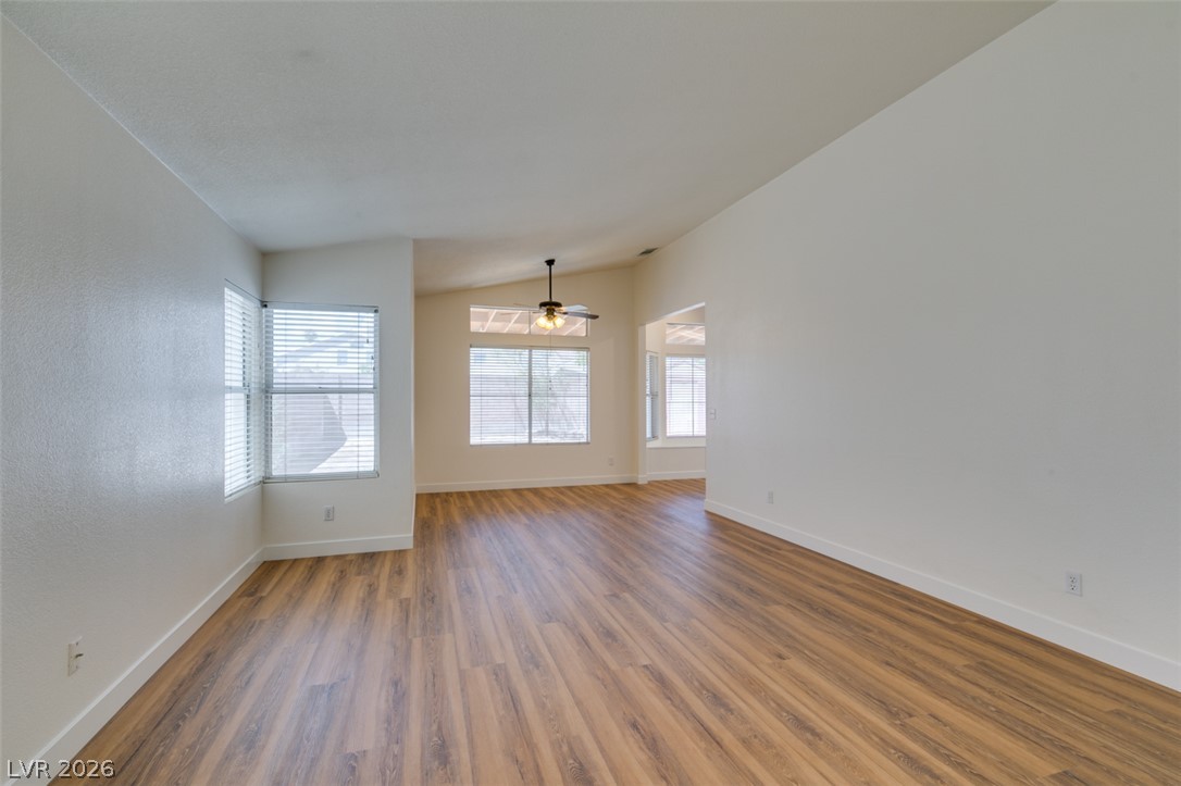 1833 Sierra Hills Way Property Photo 3