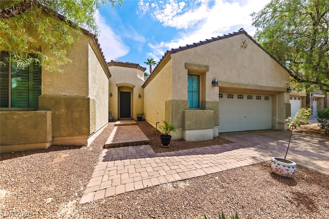8117 Orchard Glen Avenue Property Photo 6