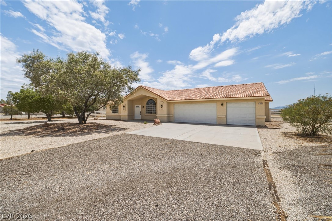 841 East Falcon Street Property Photo 3