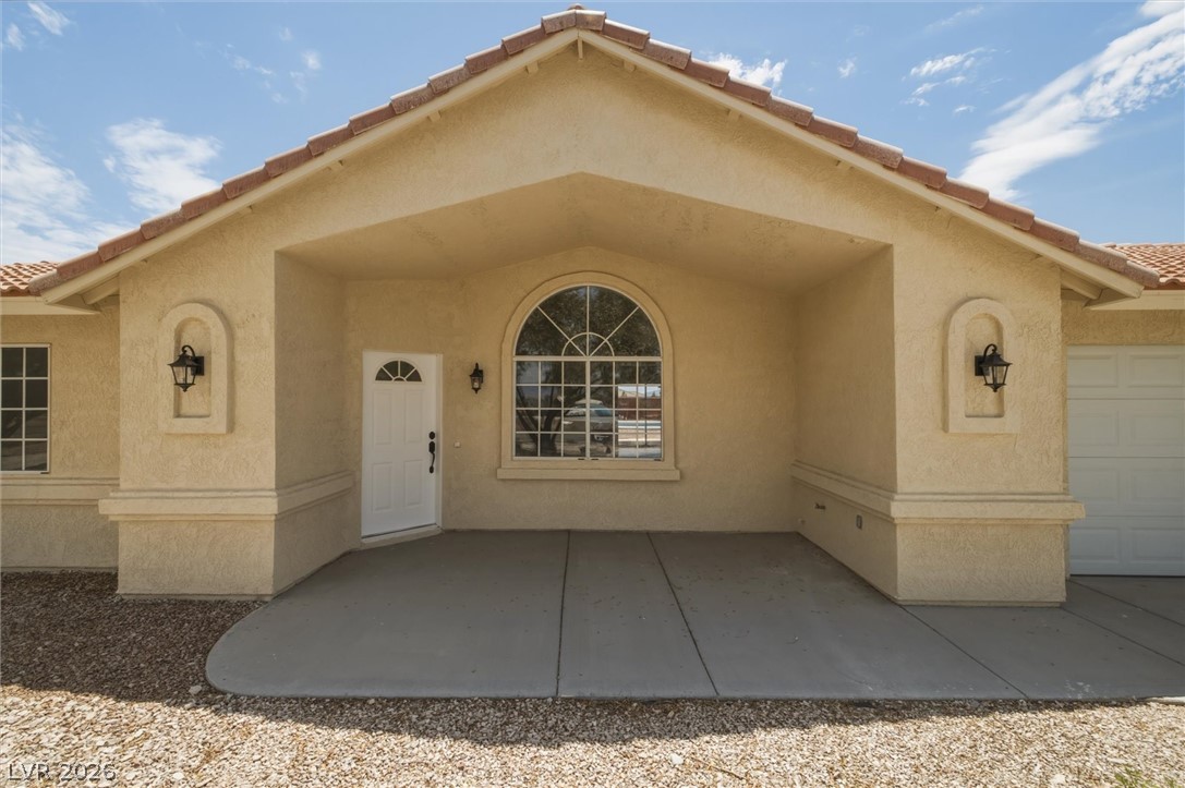 841 East Falcon Street Property Photo 4