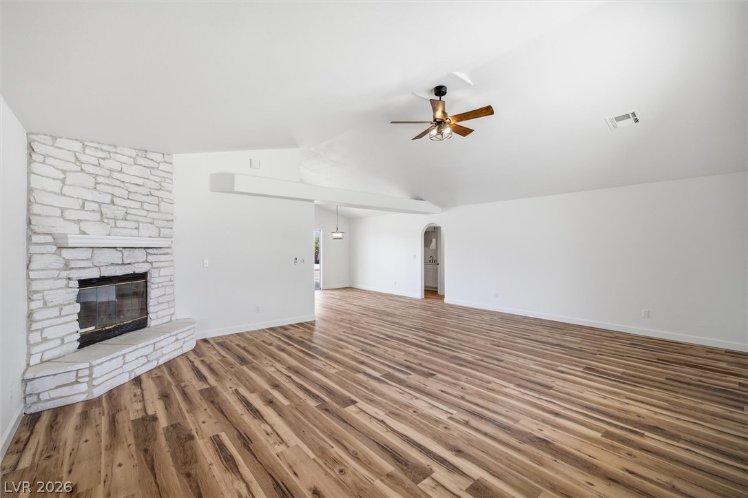 841 East Falcon Street Property Photo 5