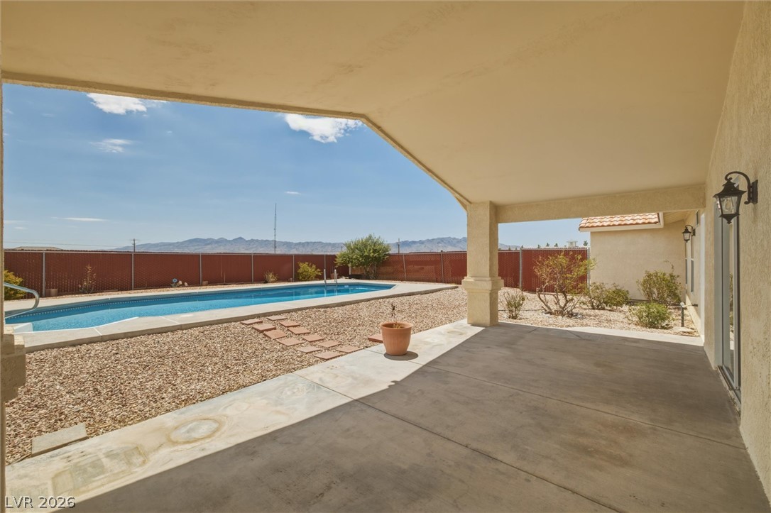 841 East Falcon Street Property Photo 31