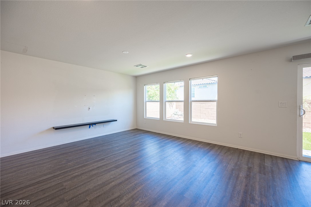 5548 Anshan Street Property Photo 4