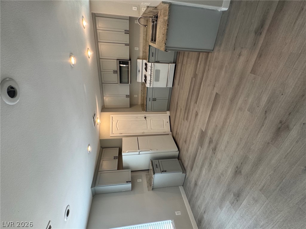 676 Magrath Street Property Photo 3