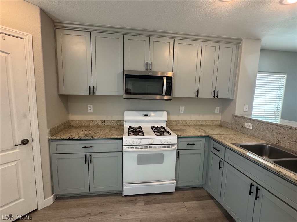 676 Magrath Street Property Photo 24