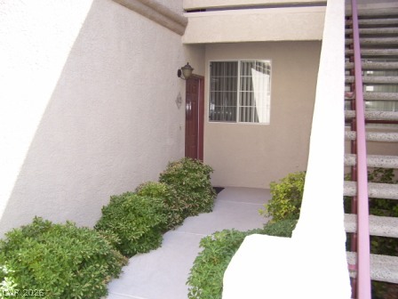 10237 King Henry 102 Property Photo 2