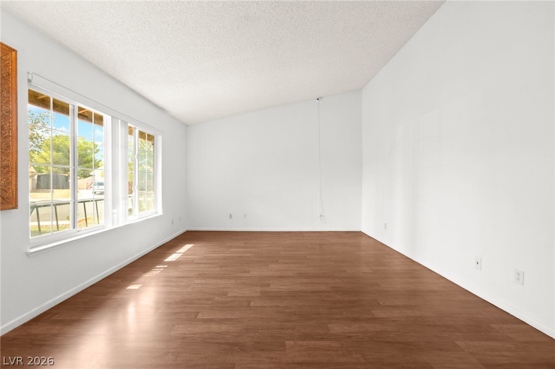 2529 Lakeside Drive Property Photo 8