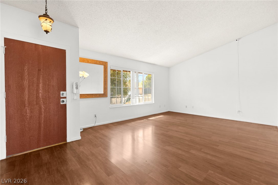 2529 Lakeside Drive Property Photo 9