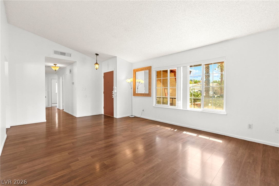 2529 Lakeside Drive Property Photo 10