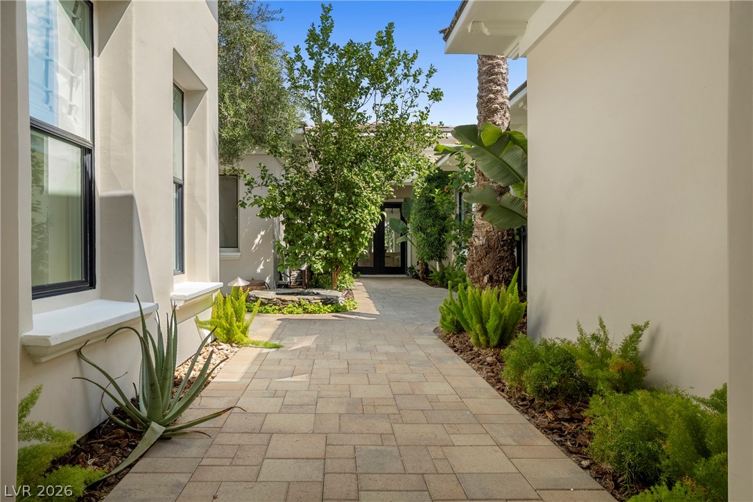 304 North Royal Ascot Drive Property Photo 60
