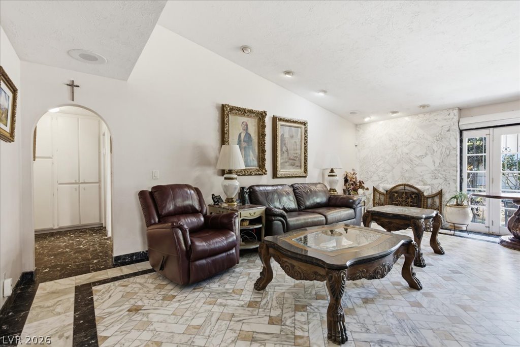 6305 Arcadia Avenue Property Photo 2